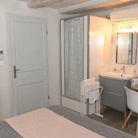فندق مبيت وإفطار D'hotes Chez Caroline *