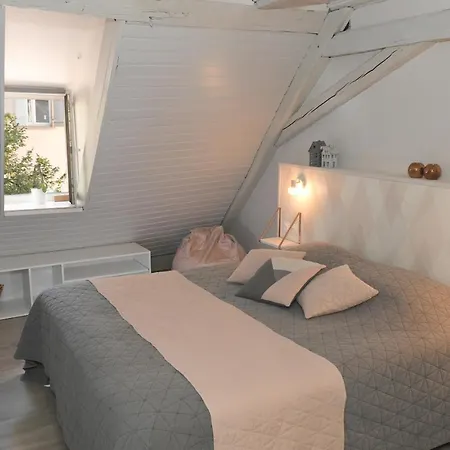 D'hotes Chez Caroline Bed & Breakfast *